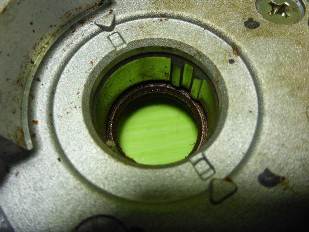 Крышка двигателя передняя