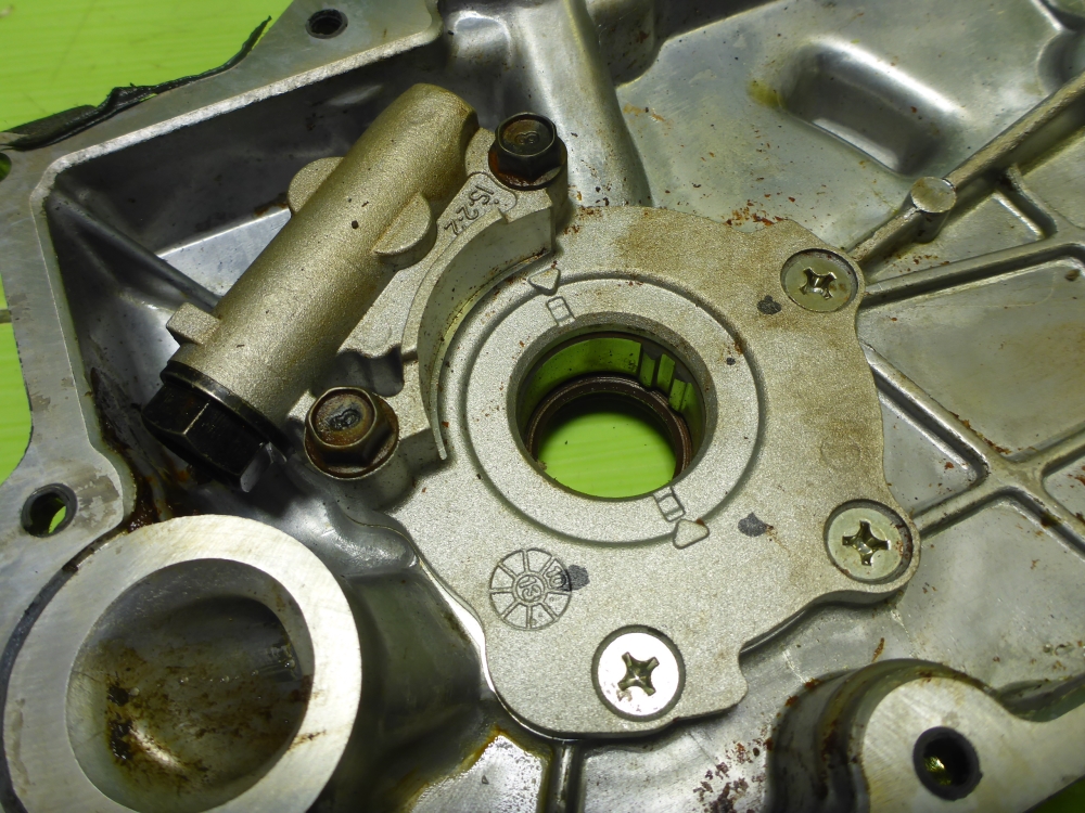 Крышка двигателя передняя