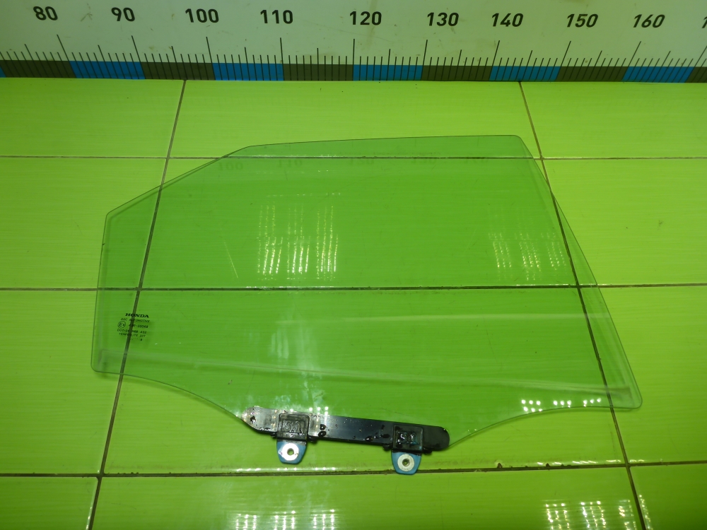 Стекло двери задней правой