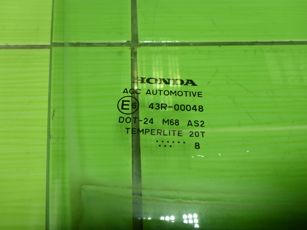 Стекло двери задней правой