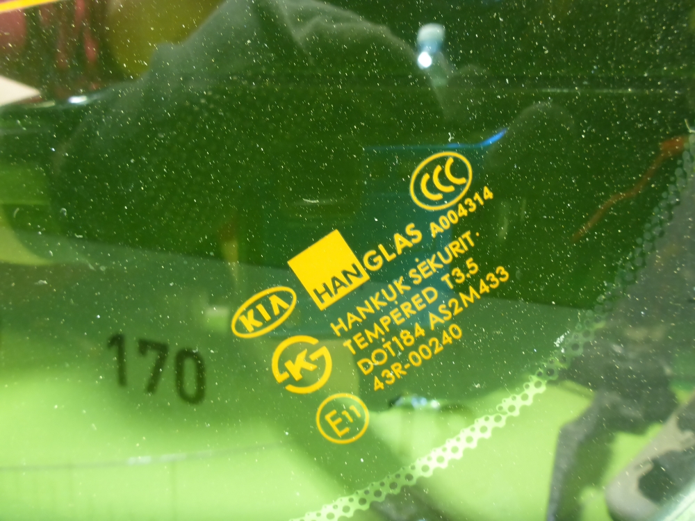 Стекло заднее