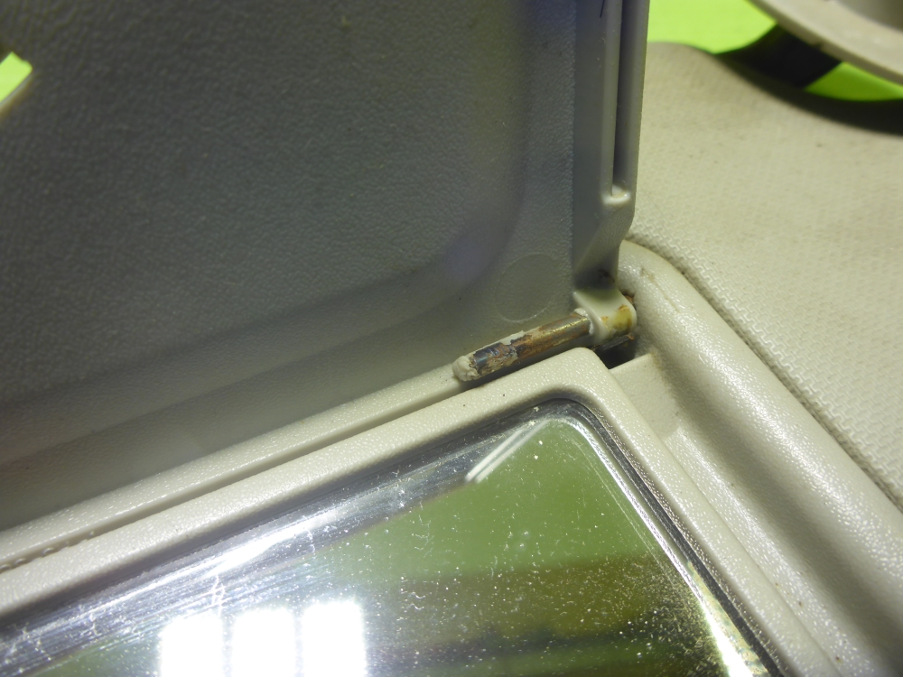 Козырек солнцезащитный