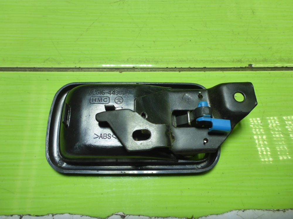 Ручка двери передней внутренняя правая