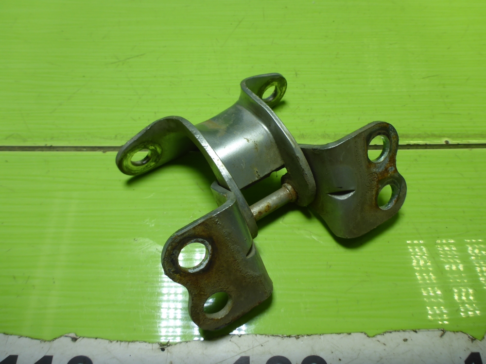 Петля двери передней левой верхняя