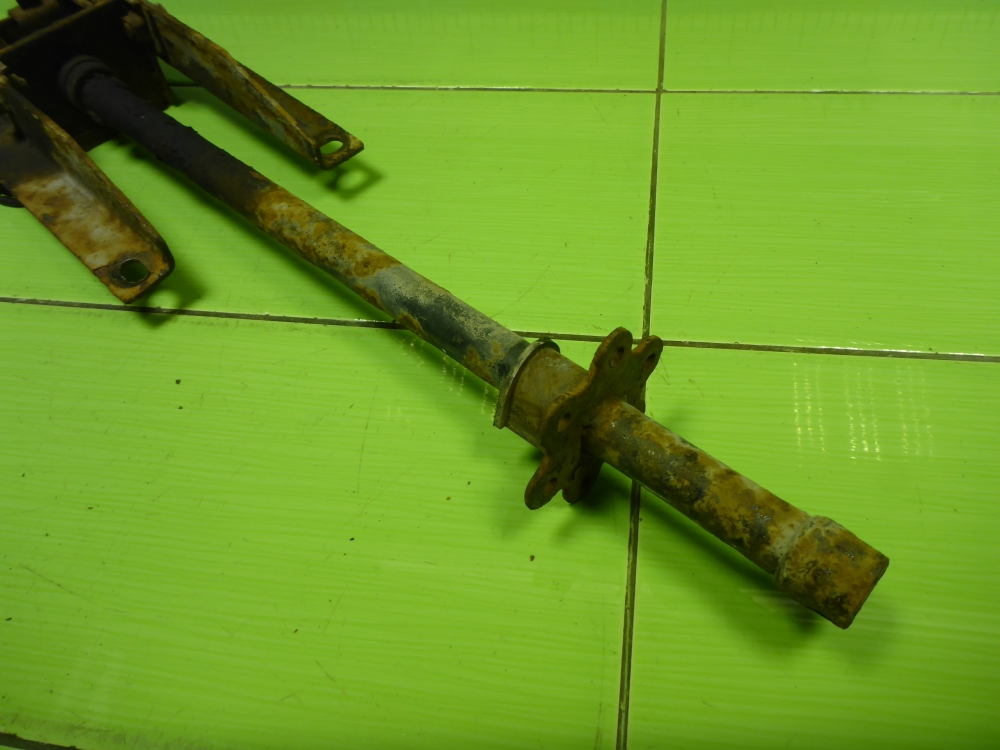 Механизм подъема запасного колеса