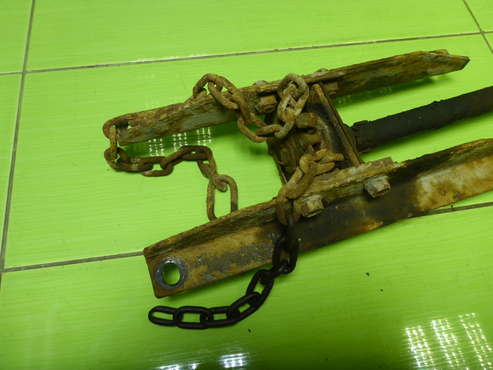 Механизм подъема запасного колеса