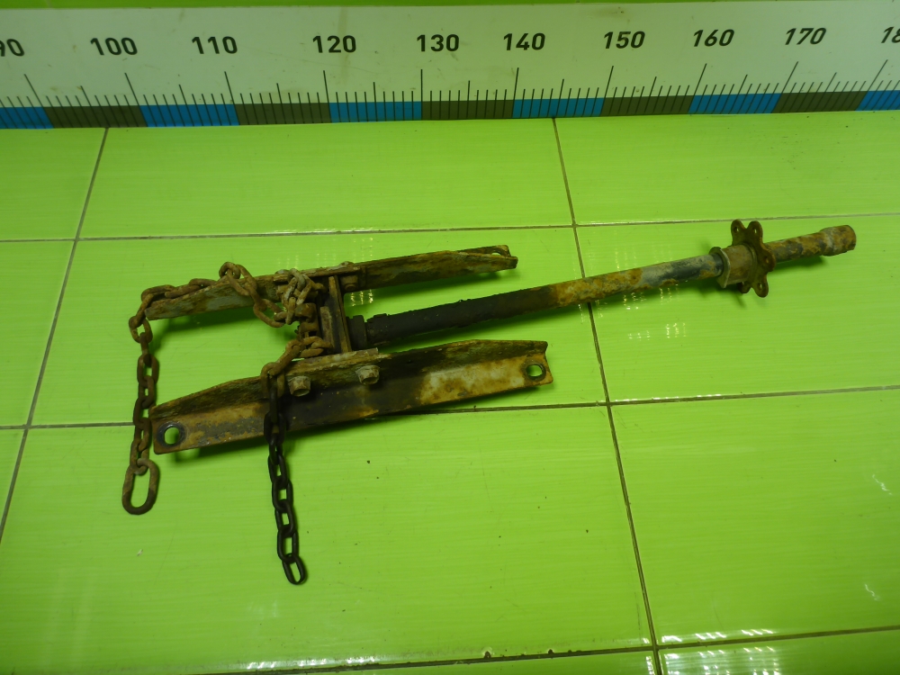 Механизм подъема запасного колеса