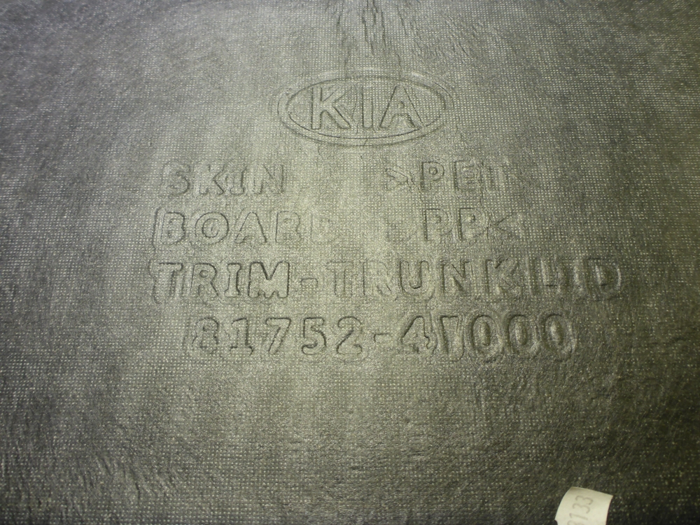 Обшивка крышки багажника