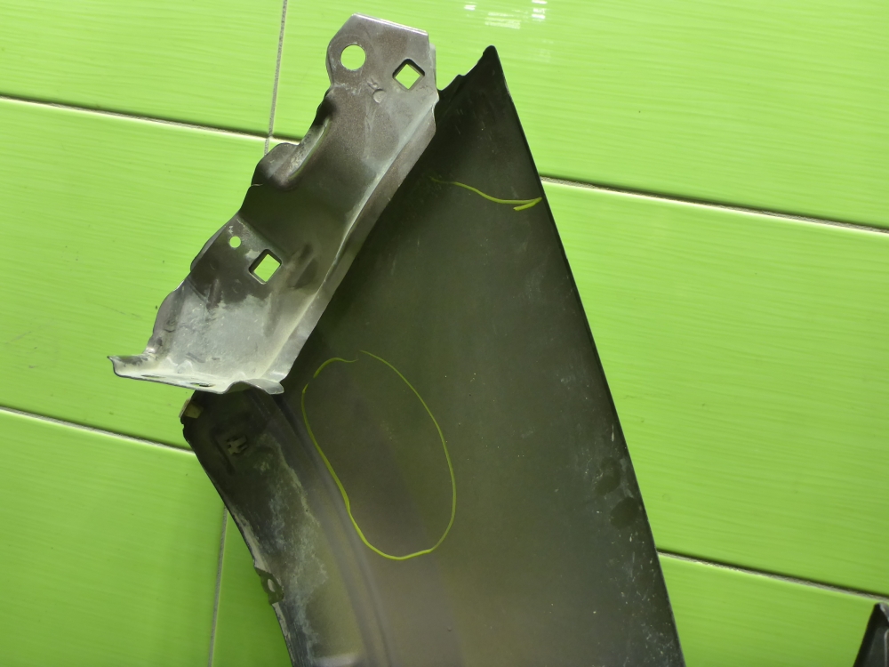 Крыло переднее правое