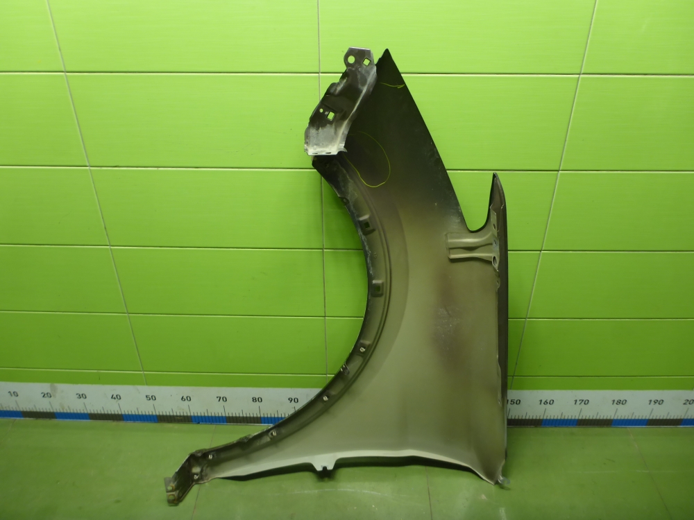Крыло переднее правое