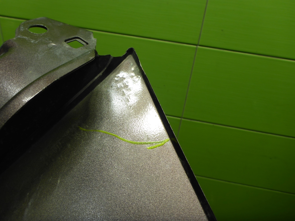 Крыло переднее правое