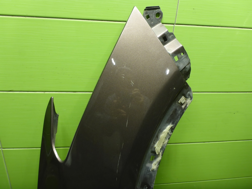 Крыло переднее правое