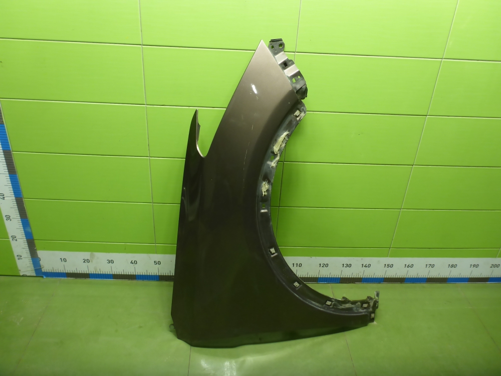 Крыло переднее правое