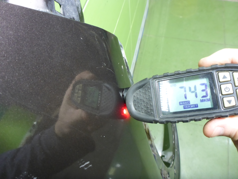 Крыло переднее правое