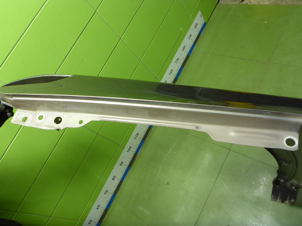 Крыло переднее правое