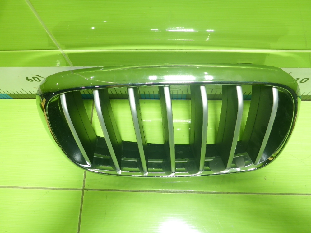 Решетка радиатора правая