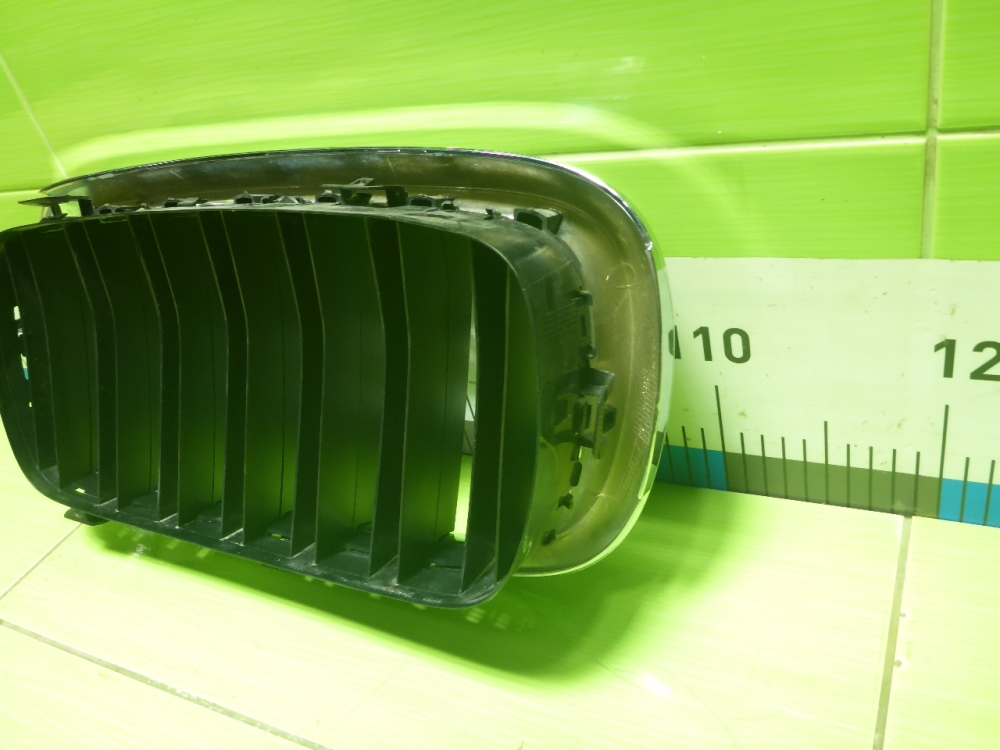 Решетка радиатора правая