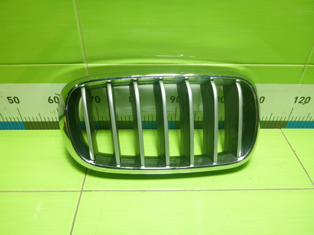 Решетка радиатора правая