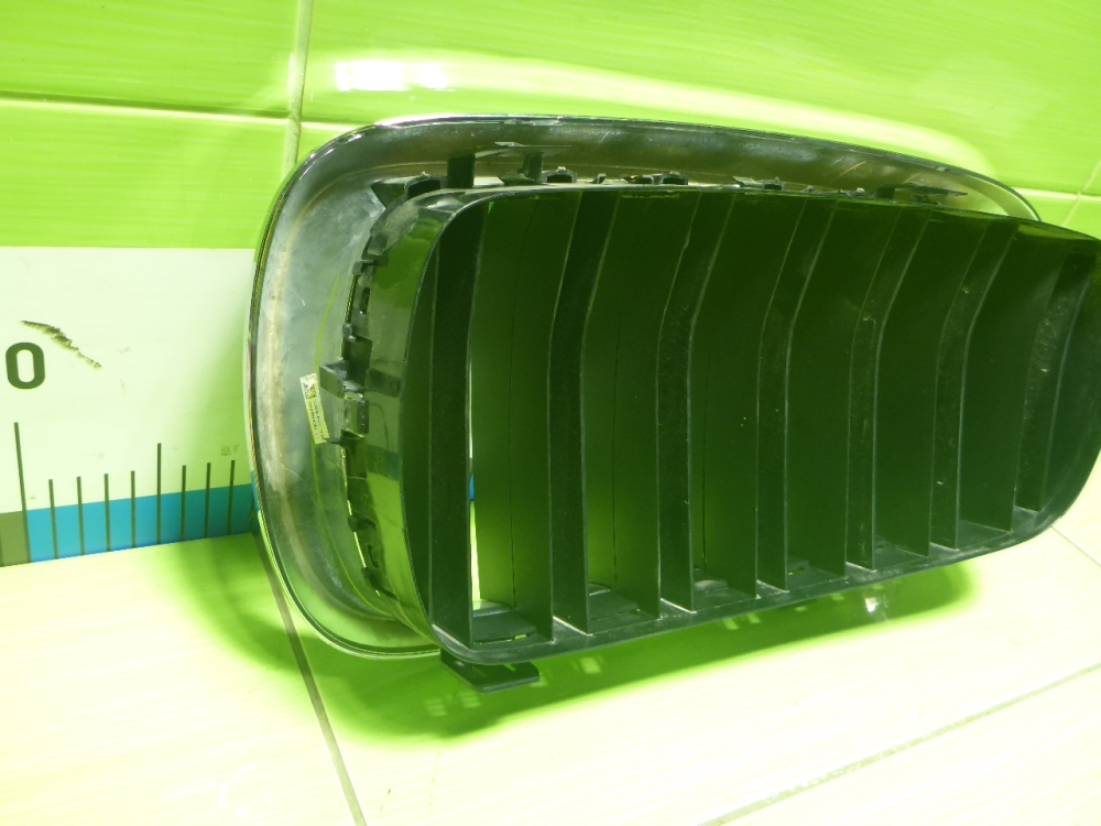 Решетка радиатора правая