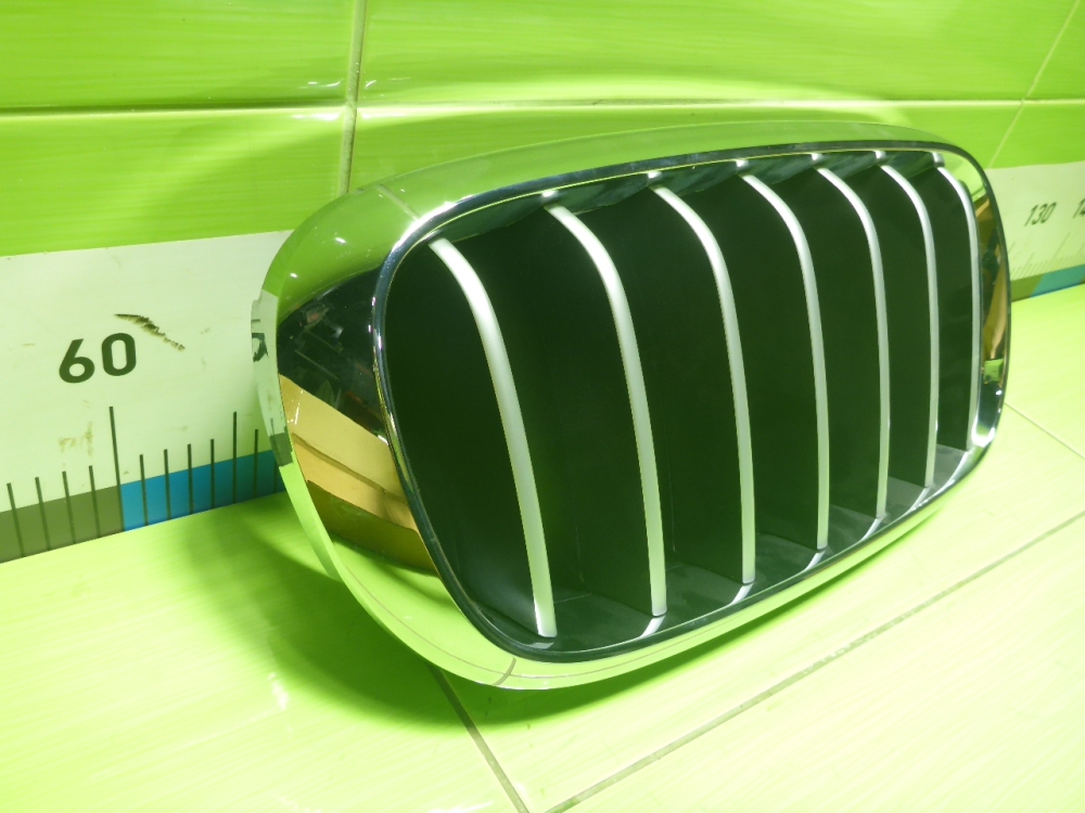 Решетка радиатора правая