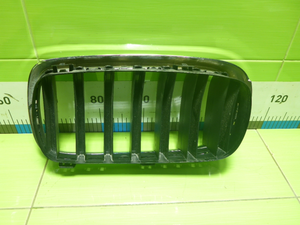 Решетка радиатора правая