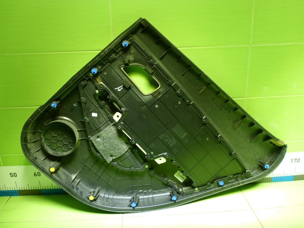 Обшивка двери задней левой