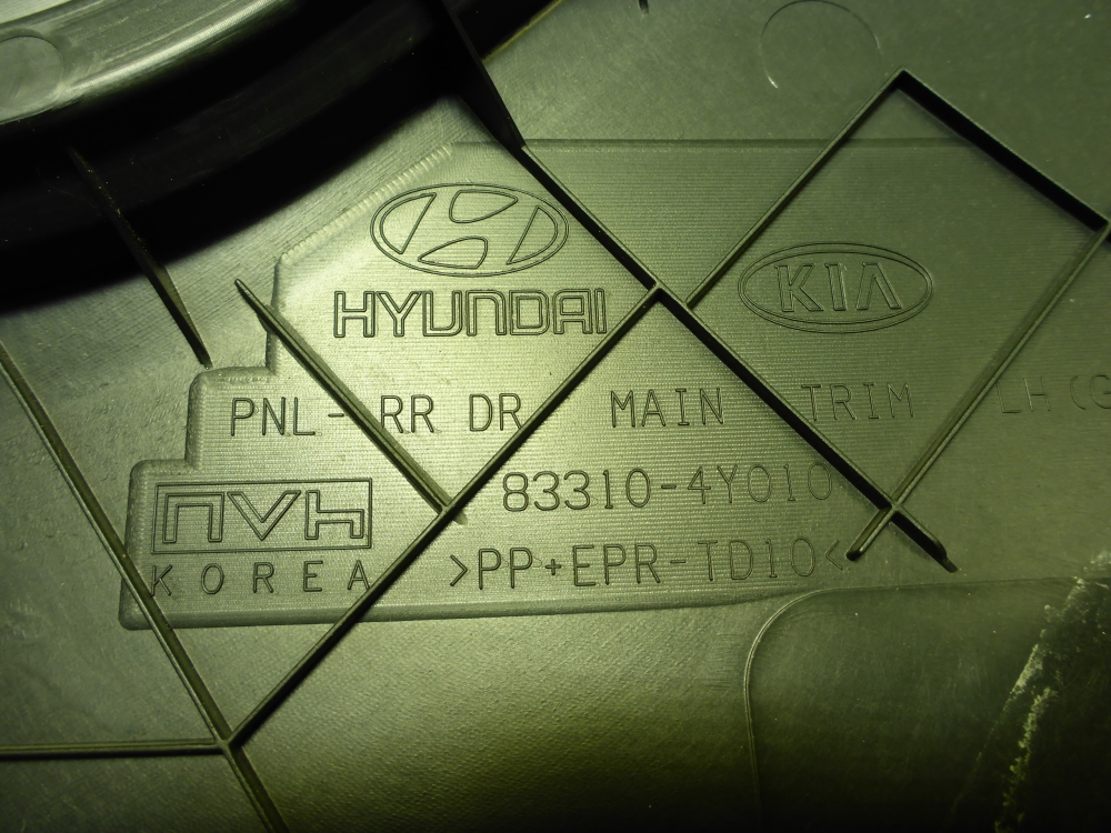 Обшивка двери задней левой