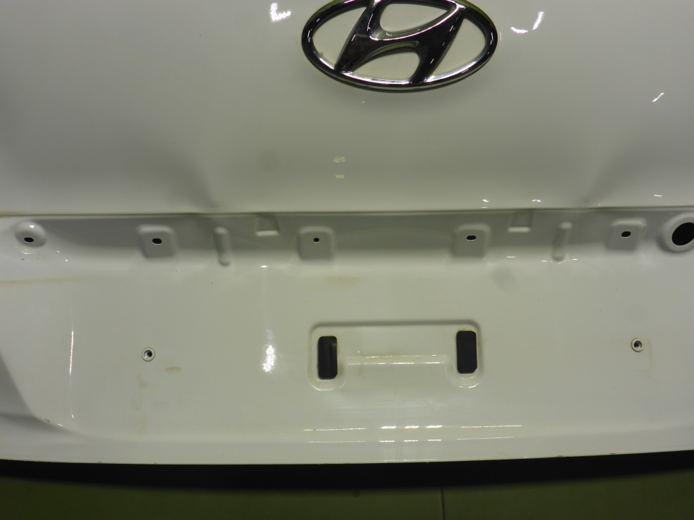 Дверь багажника