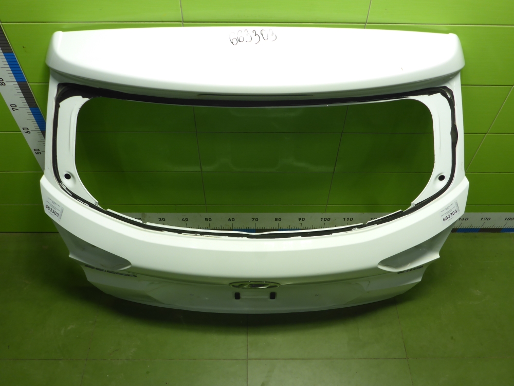 Дверь багажника