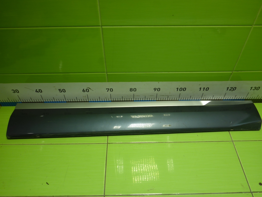 Накладка двери передней правой