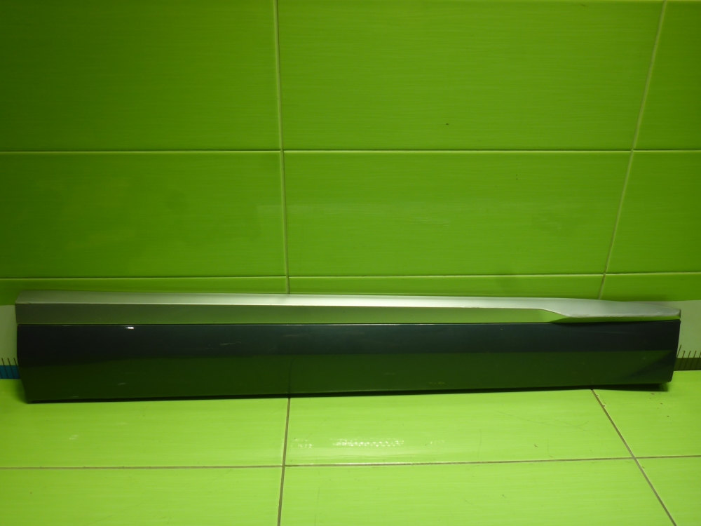 Накладка двери передней правой