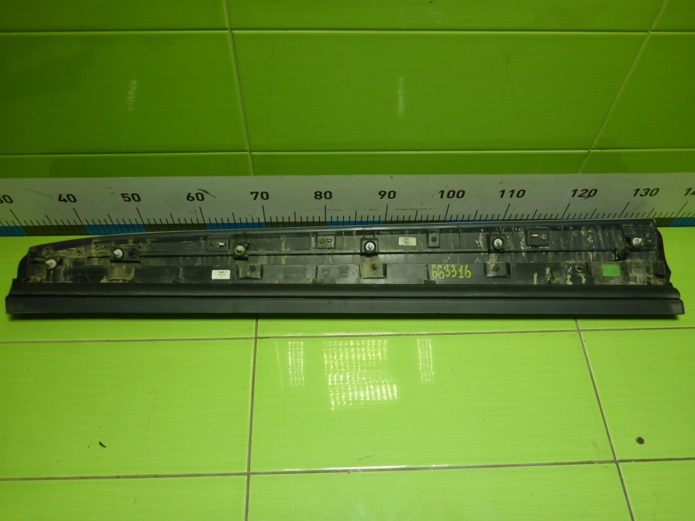 Накладка двери передней правой