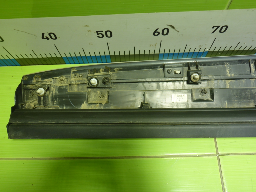 Накладка двери передней правой