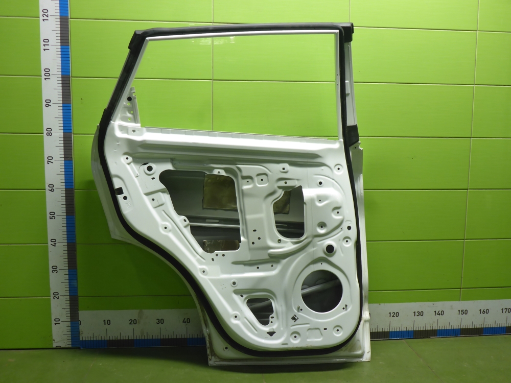 Дверь задняя левая