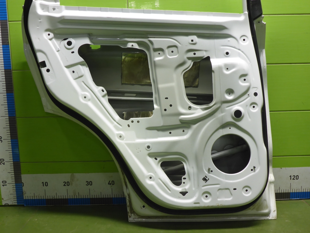 Дверь задняя левая