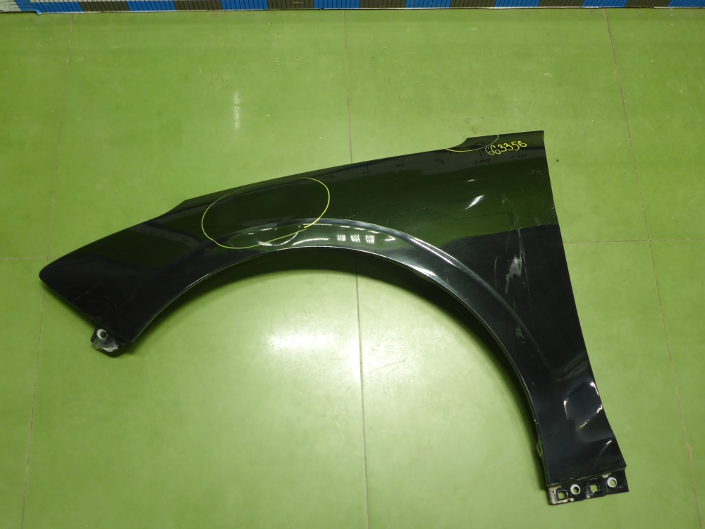 Крыло переднее левое