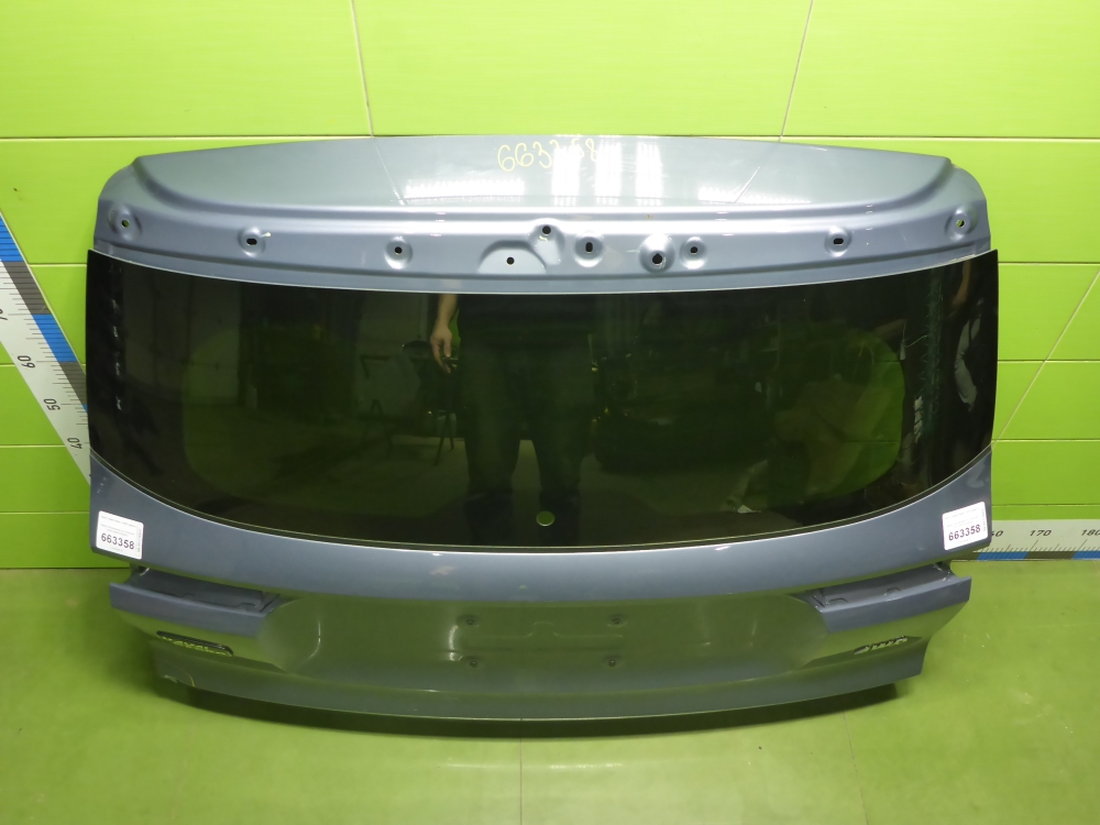 Дверь багажника