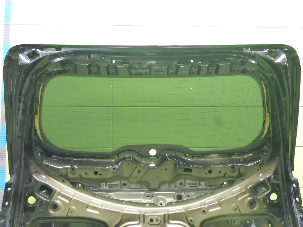 Дверь багажника