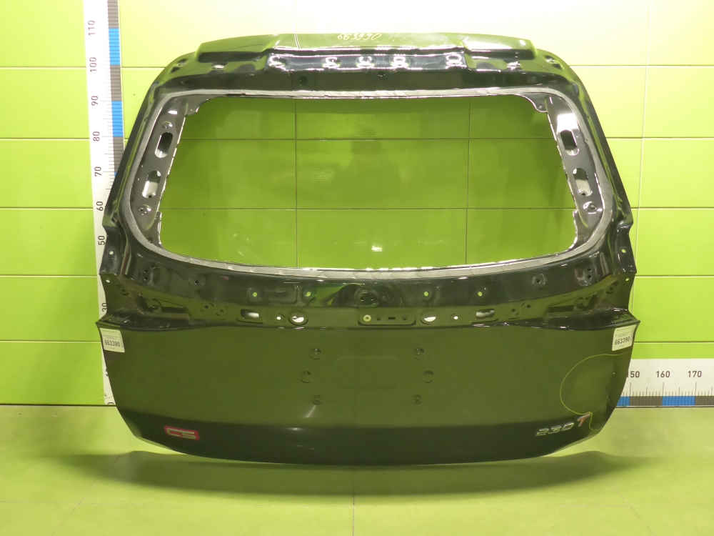 Дверь багажника