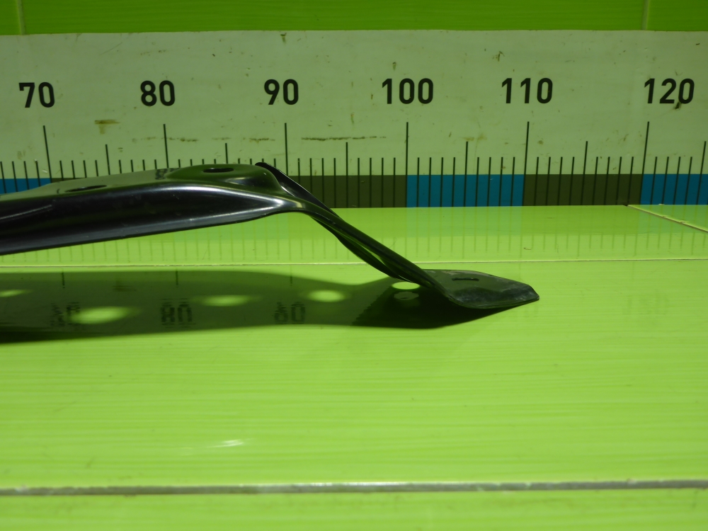 Кронштейн фар левый