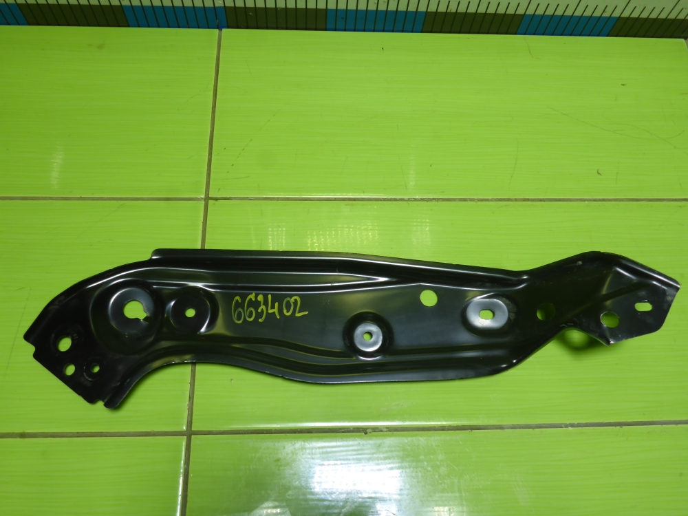 Кронштейн фар левый