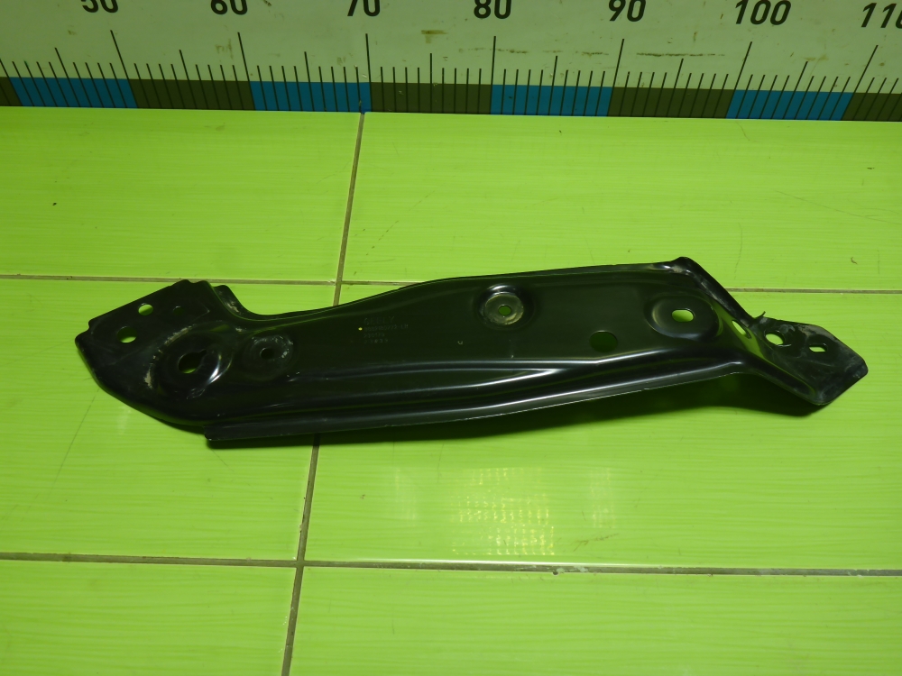 Кронштейн фар левый