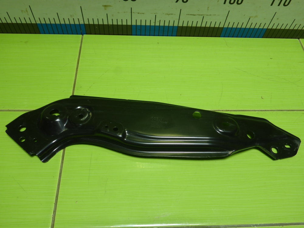 Кронштейн фар правый