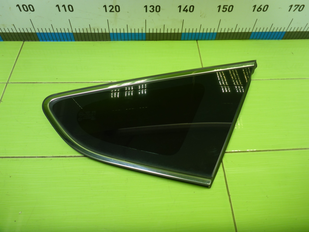 Стекло кузовное глухое правое
