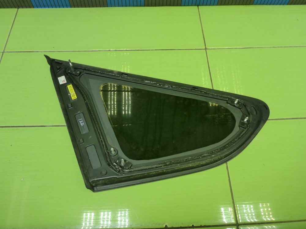 Стекло кузовное глухое правое