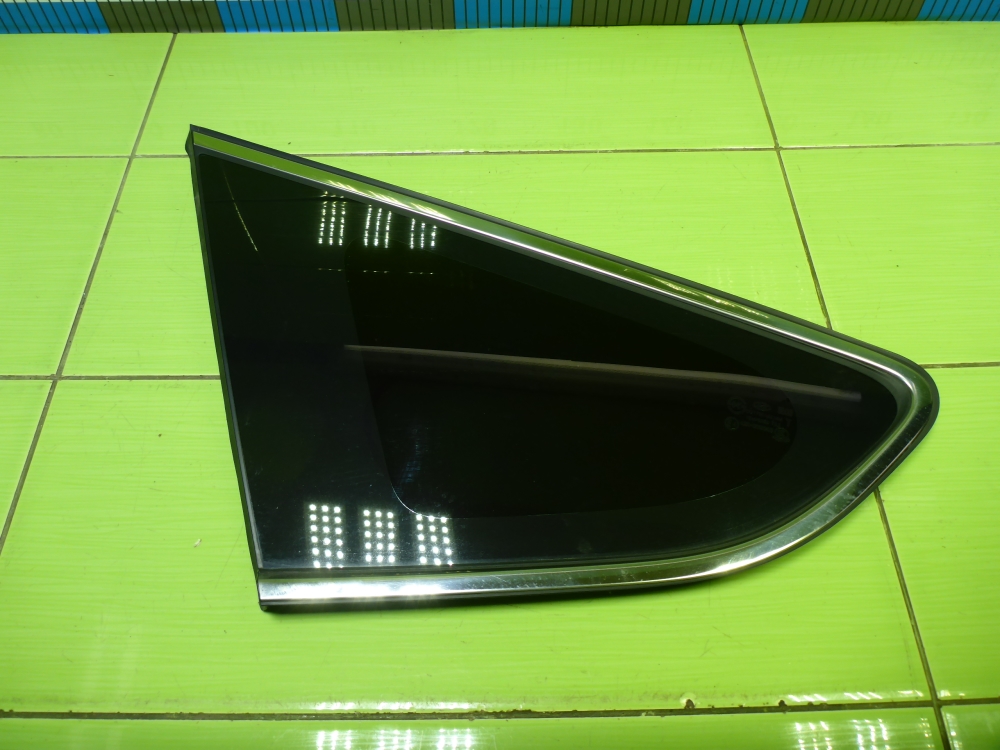 Стекло кузовное глухое левое