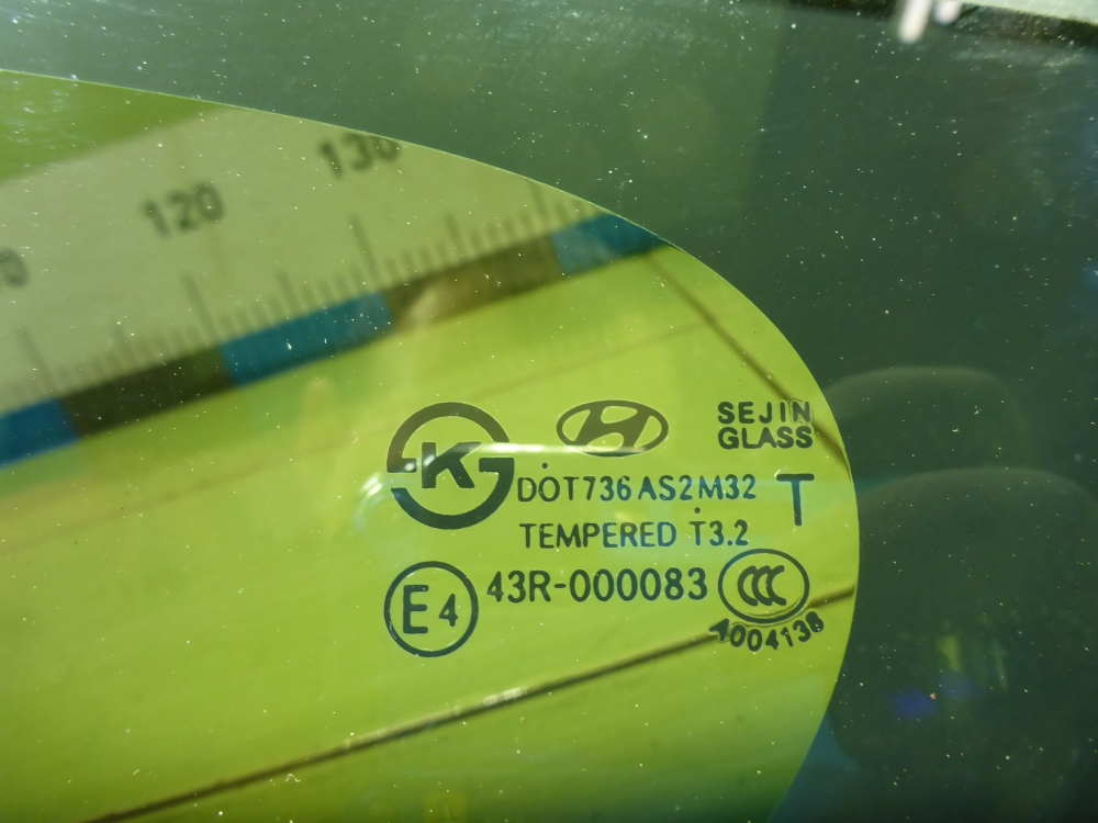 Стекло кузовное глухое левое