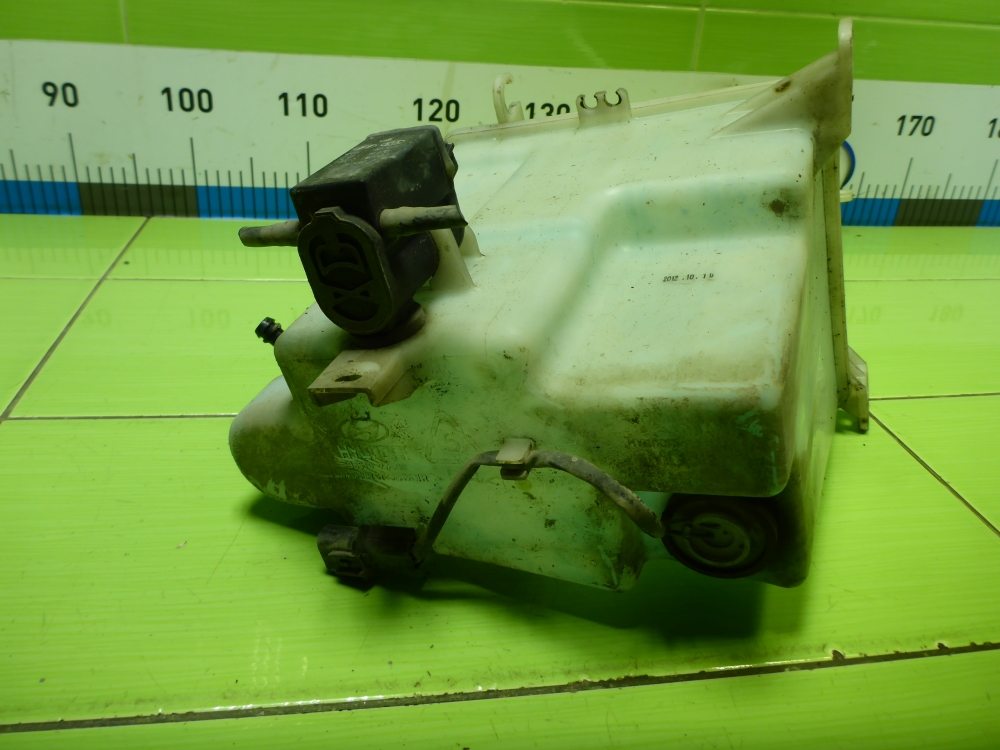 Бачок омывателя лобового стекла