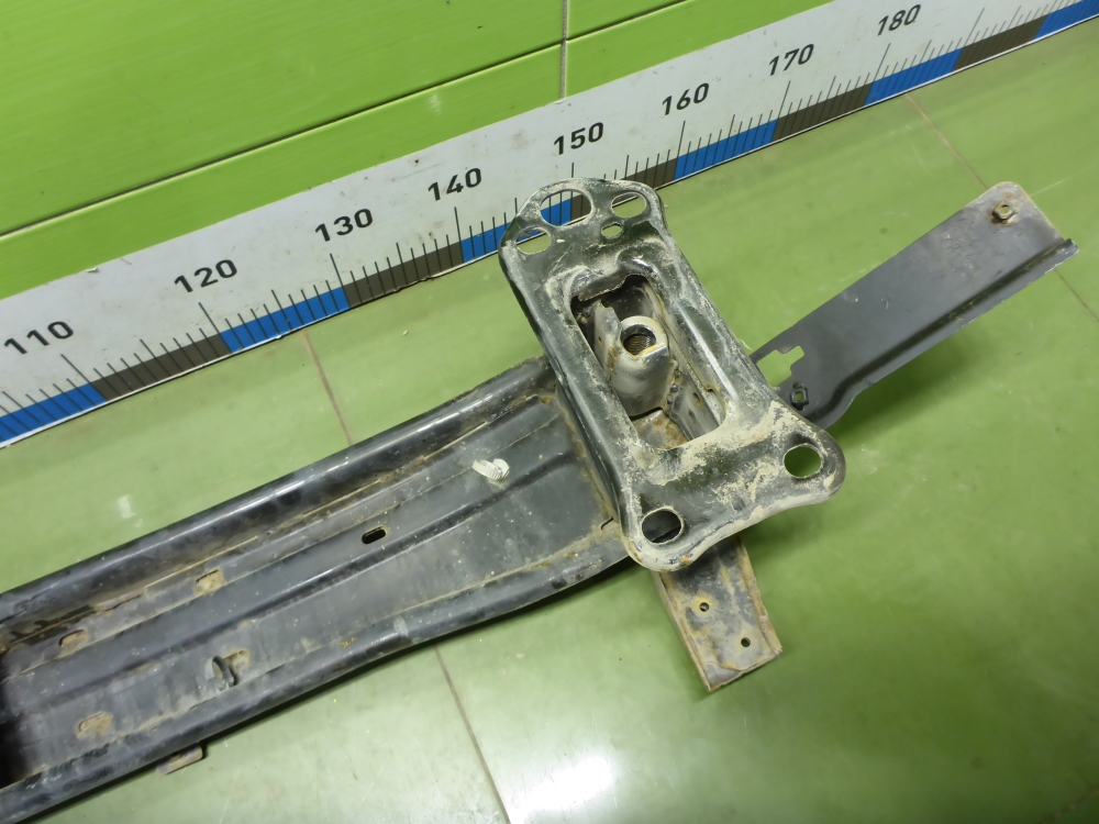 Усилитель переднего бампера