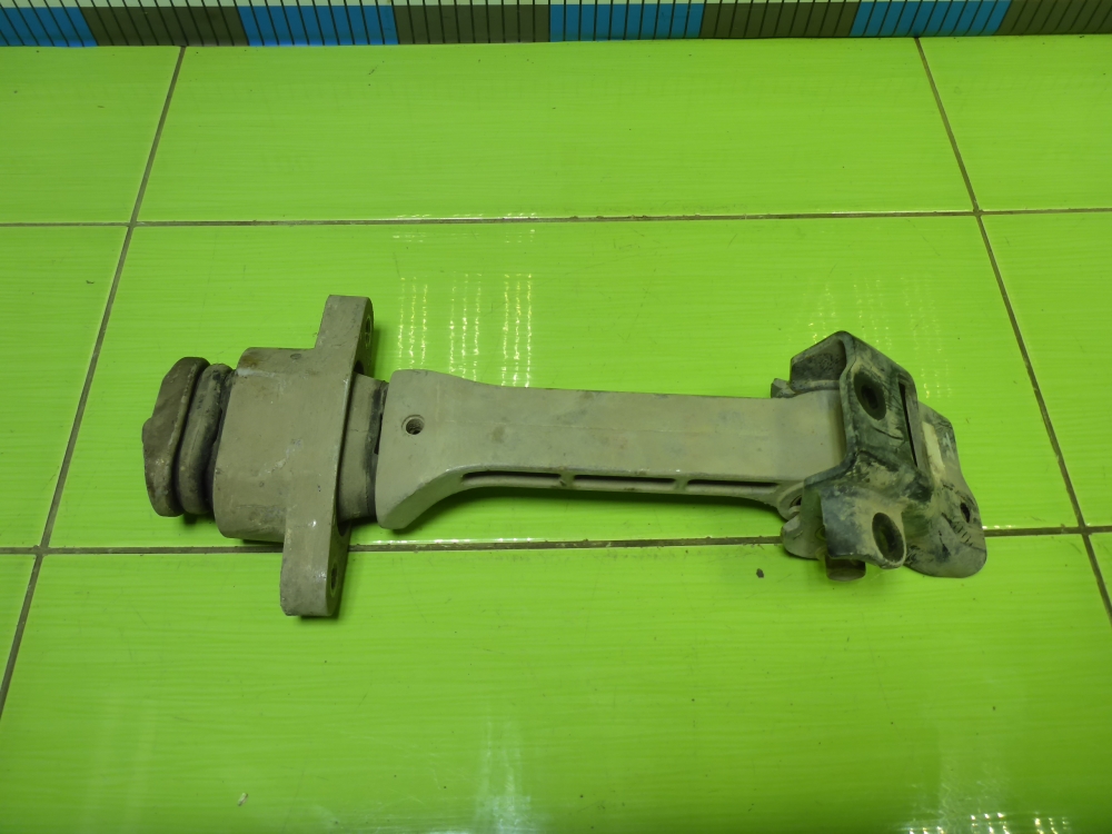 Опора двигателя задняя